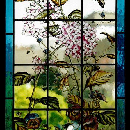 Blumenfenster mit Schmetterling | Entwurf: Wiltrud Vogt